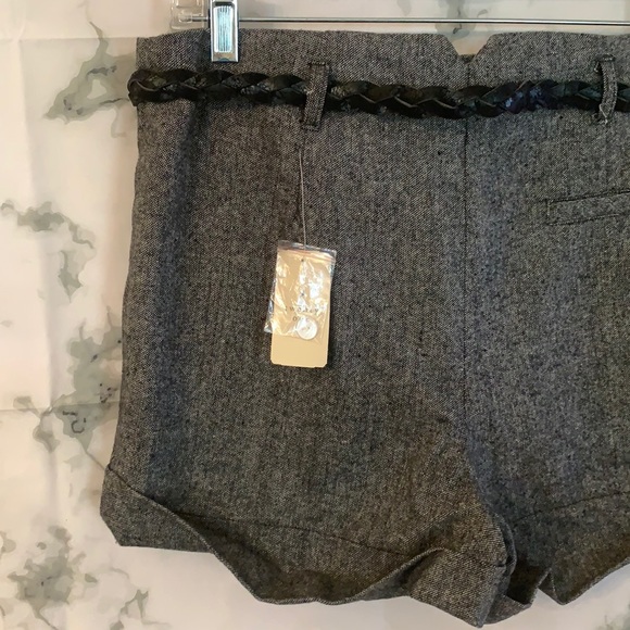 Large Gray Tweed Cuff Hem Woven Shorts w Black Belt - Picture 7 of 15